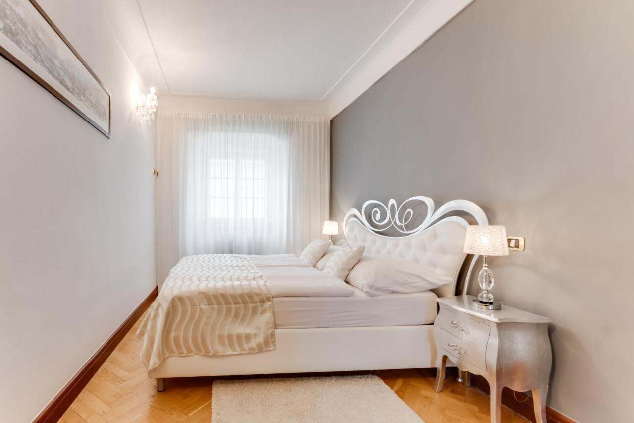 Charles Bridge Royal Apartments - Castle District Praha Exteriér fotografie