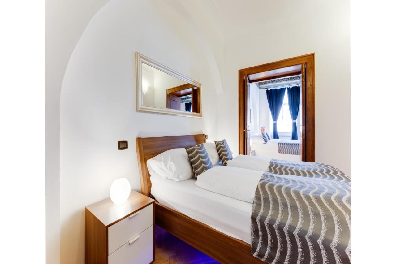 Charles Bridge Royal Apartments - Castle District Praha Exteriér fotografie